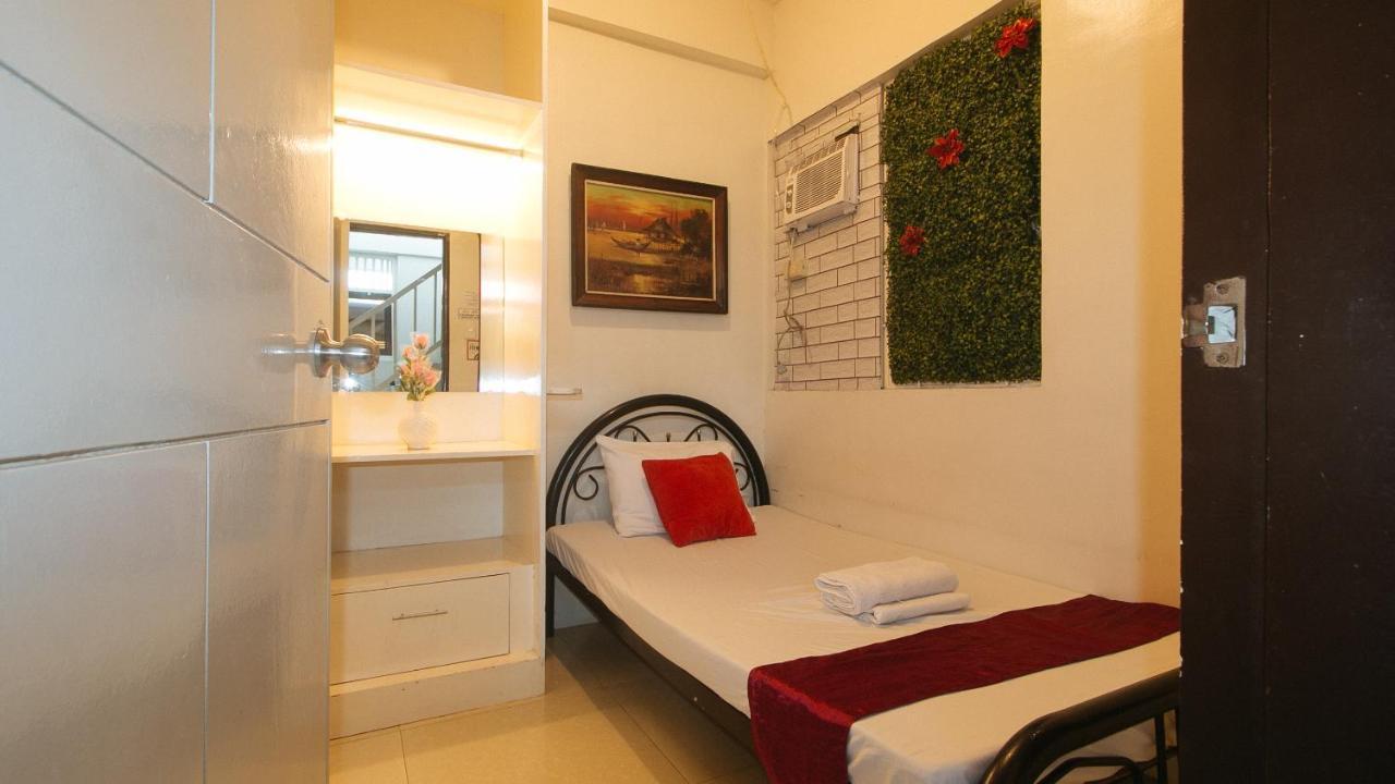 Nearest Hostel Pasay City By Reddoorz Exteriör bild