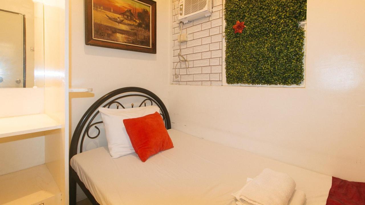 Nearest Hostel Pasay City By Reddoorz Exteriör bild