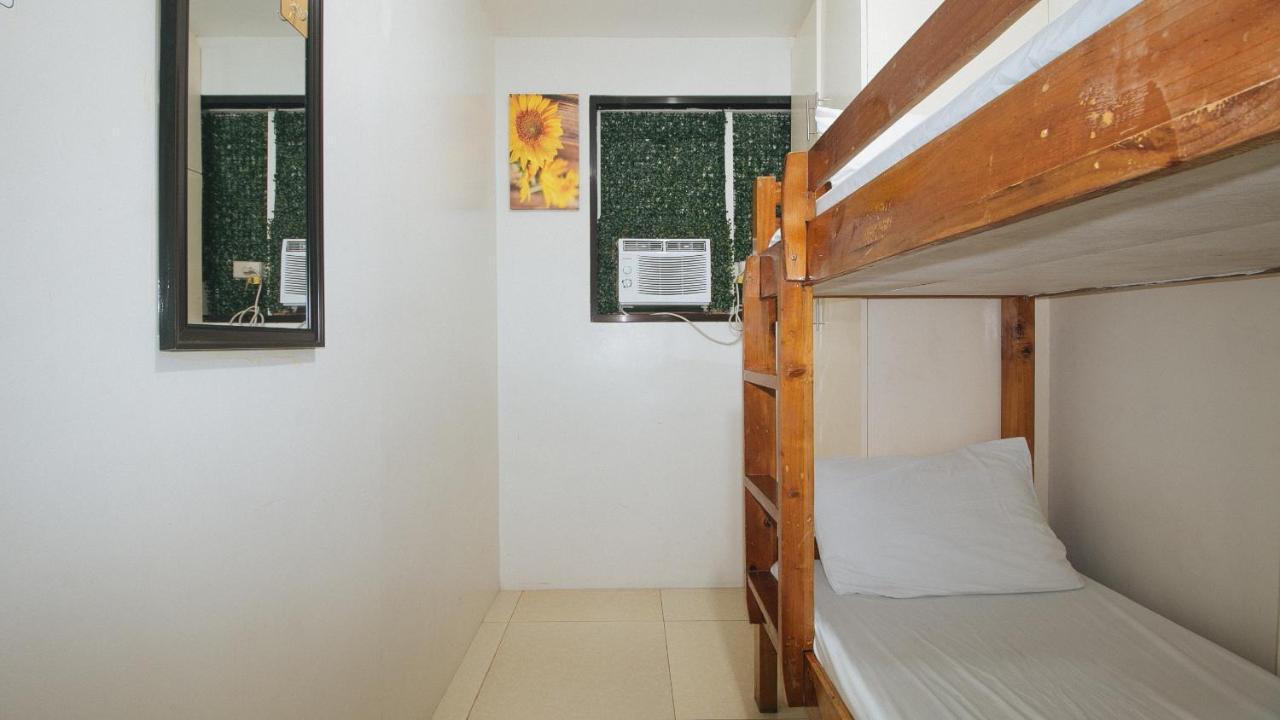 Nearest Hostel Pasay City By Reddoorz Exteriör bild
