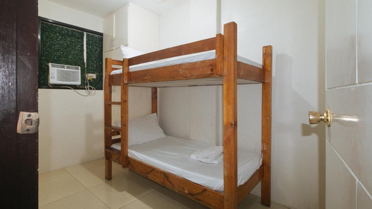 Nearest Hostel Pasay City By Reddoorz Exteriör bild
