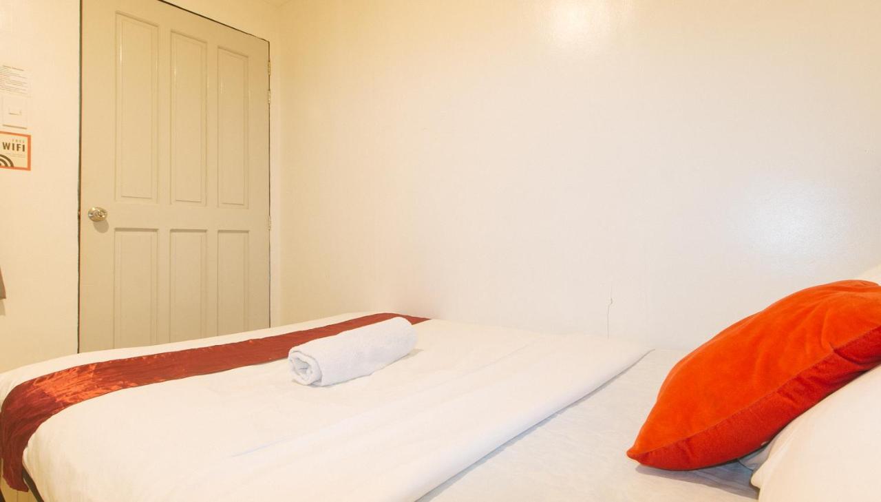 Nearest Hostel Pasay City By Reddoorz Exteriör bild