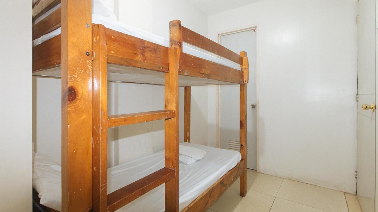 Nearest Hostel Pasay City By Reddoorz Exteriör bild