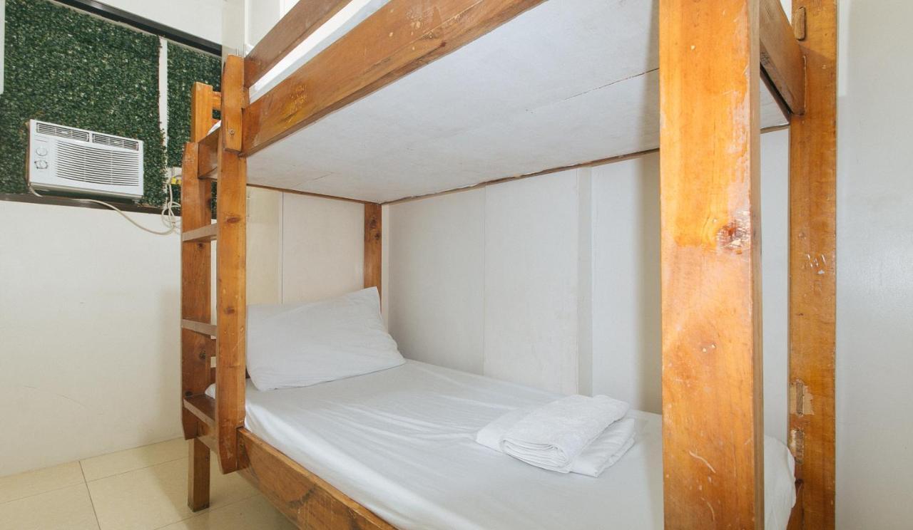 Nearest Hostel Pasay City By Reddoorz Exteriör bild